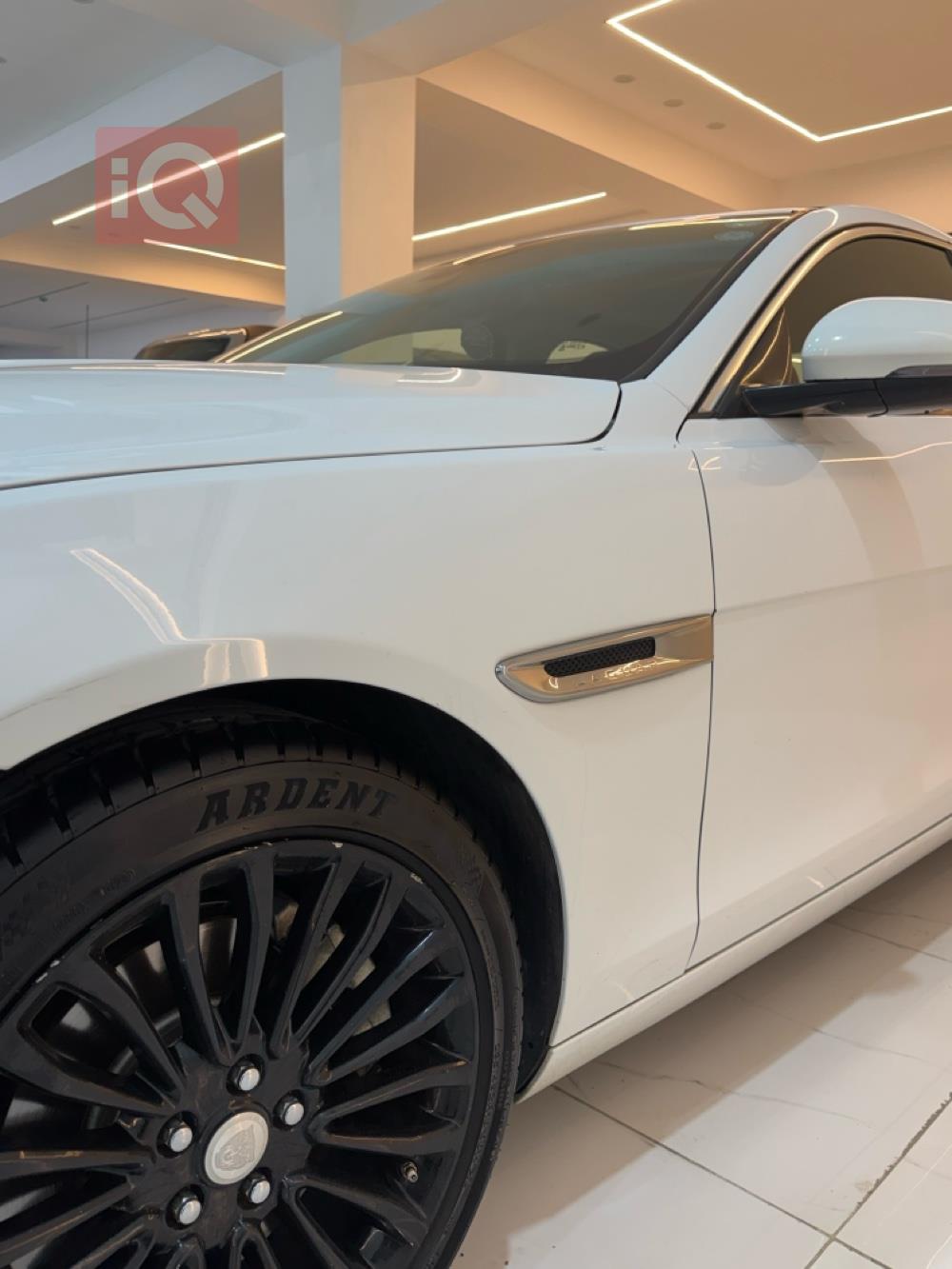 جاكوار XE